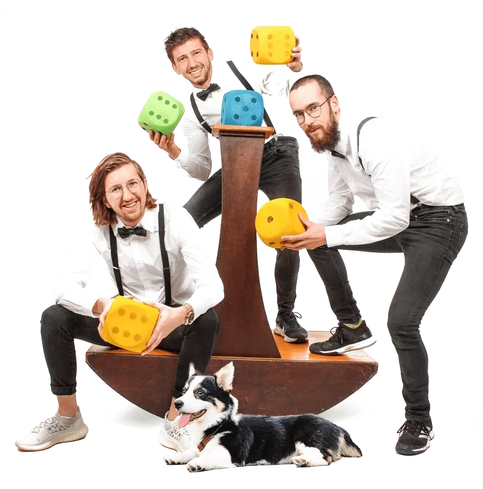 Het team van Oud Hollands Spel met reuzendobbelstenen op de wankelaar
